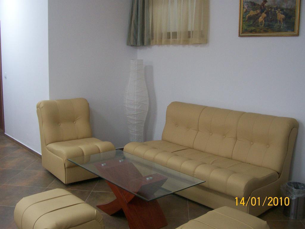 Hera Guest House Chiflik Buitenkant foto