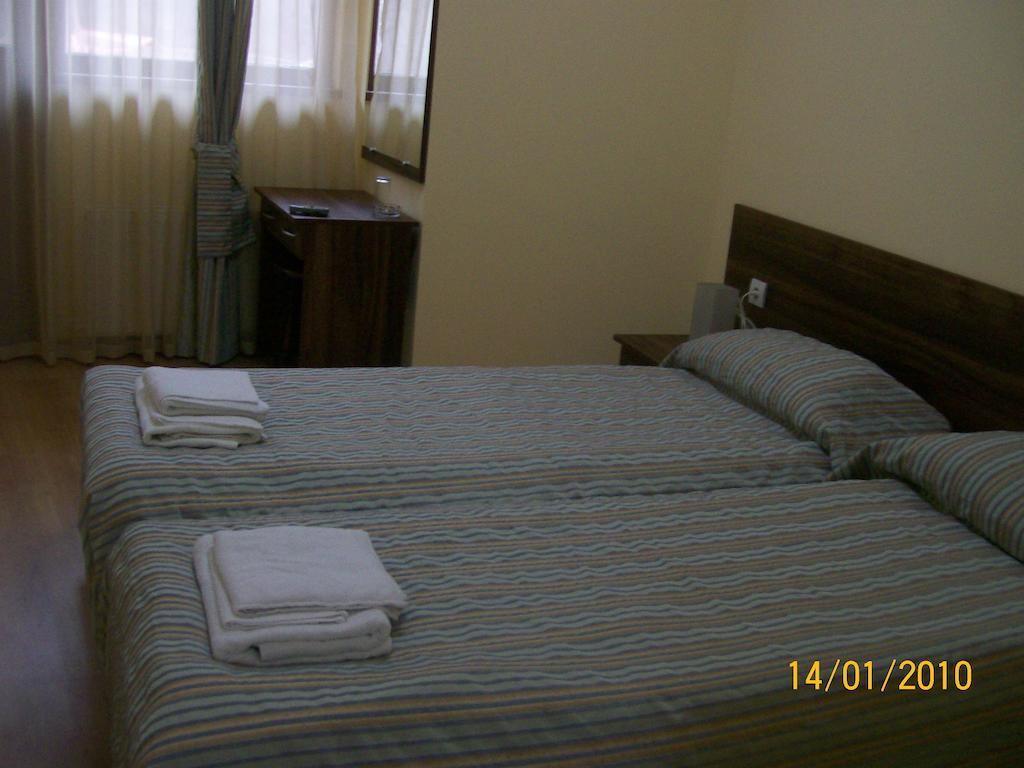 Hera Guest House Chiflik Kamer foto