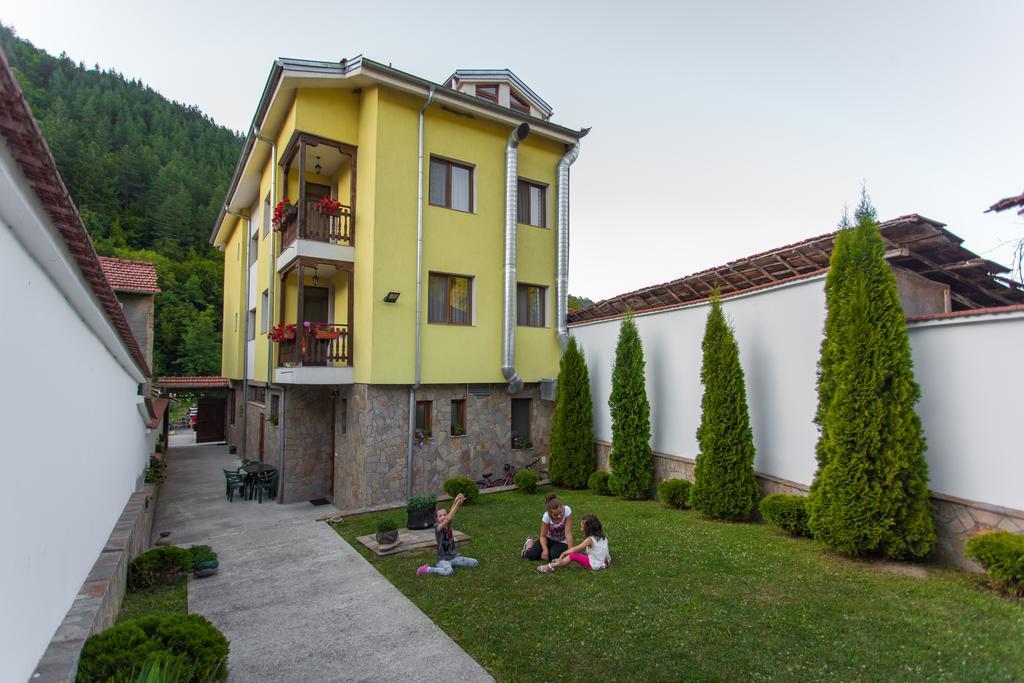 Hera Guest House Chiflik Buitenkant foto
