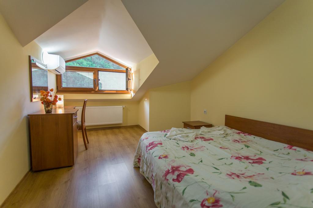 Hera Guest House Chiflik Buitenkant foto