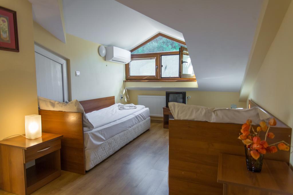 Hera Guest House Chiflik Buitenkant foto