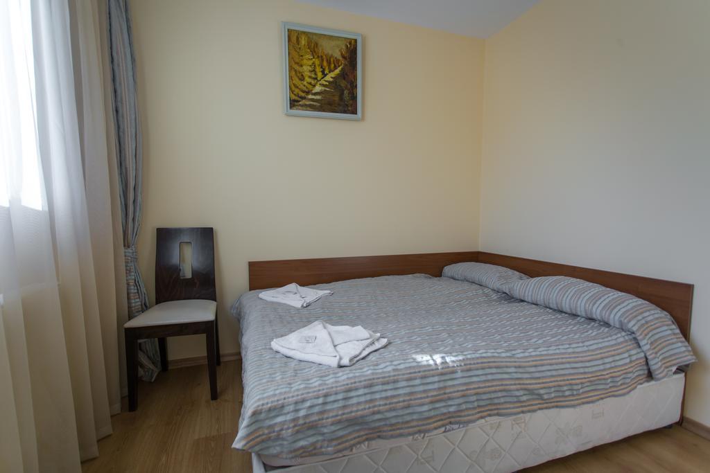 Hera Guest House Chiflik Buitenkant foto