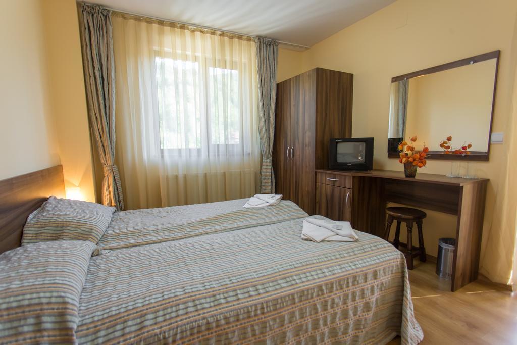 Hera Guest House Chiflik Buitenkant foto