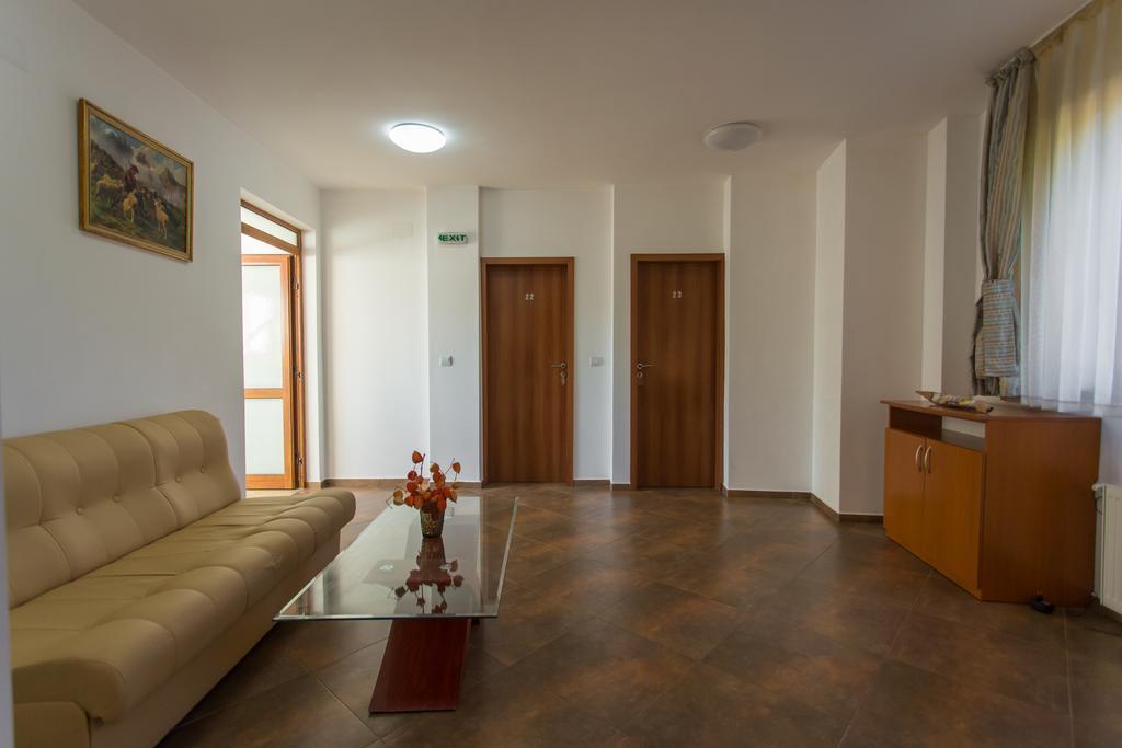 Hera Guest House Chiflik Buitenkant foto