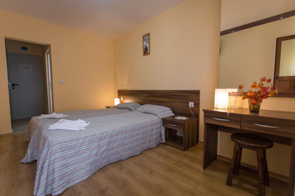 Hera Guest House Chiflik Buitenkant foto