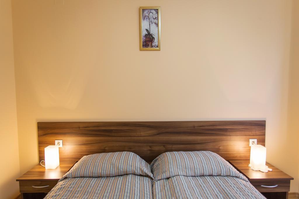 Hera Guest House Chiflik Buitenkant foto