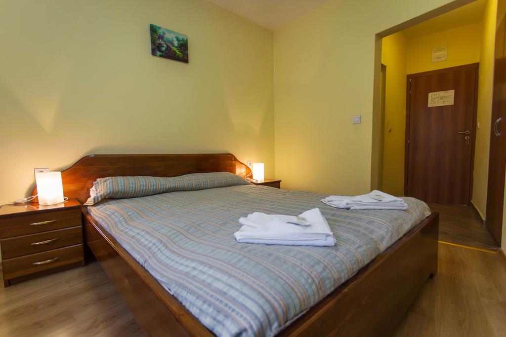 Hera Guest House Chiflik Buitenkant foto