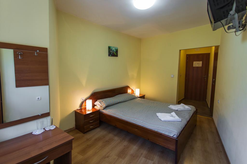 Hera Guest House Chiflik Buitenkant foto