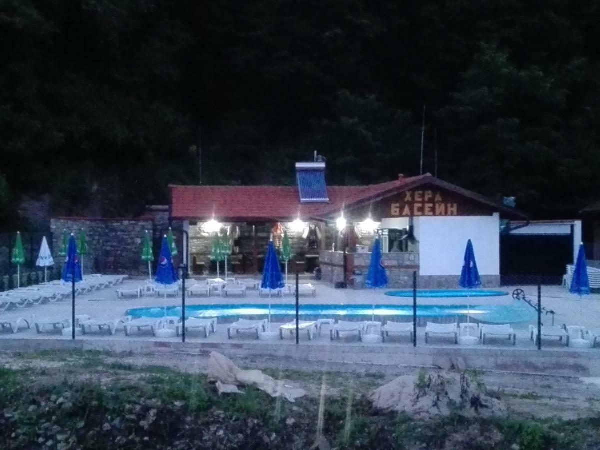 Hera Guest House Chiflik Buitenkant foto